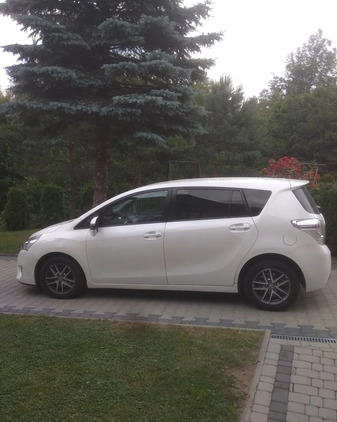 Toyota Verso cena 25000 przebieg: 325000, rok produkcji 2015 z Grybów małe 137